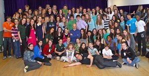 Michael Cerveris and Seth Rudetsky with the students of Broadway Artists Alliance Photo